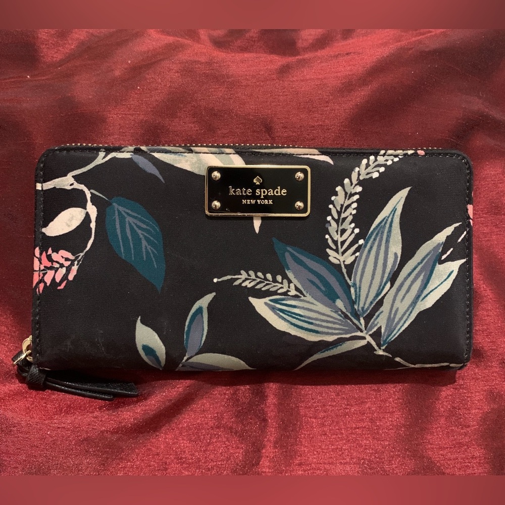 Kate Spade Wilson Road Botanical Neda Wallet